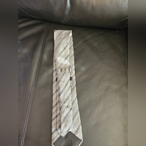 Banana Republic grey silk tie - Picture 4 of 4